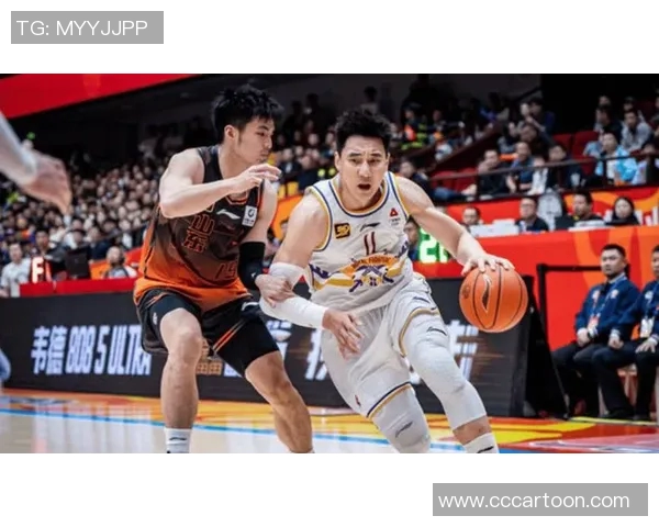 广东宏远主场不敌山东英豪，双方球员激烈对抗引发场上冲突